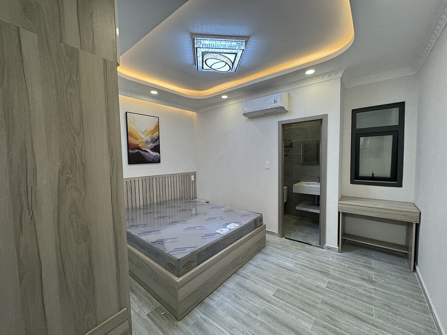 Nhà phố mới 100%, DTKV: 4mx12,5m, vuông, 4 tầng, full nội thất, hẻm xe hơi khu Vip NGUYỄN VĂN TRỖI